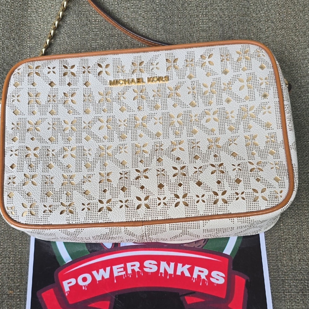 Michael Kors Cream and Gold Women's Bag Use